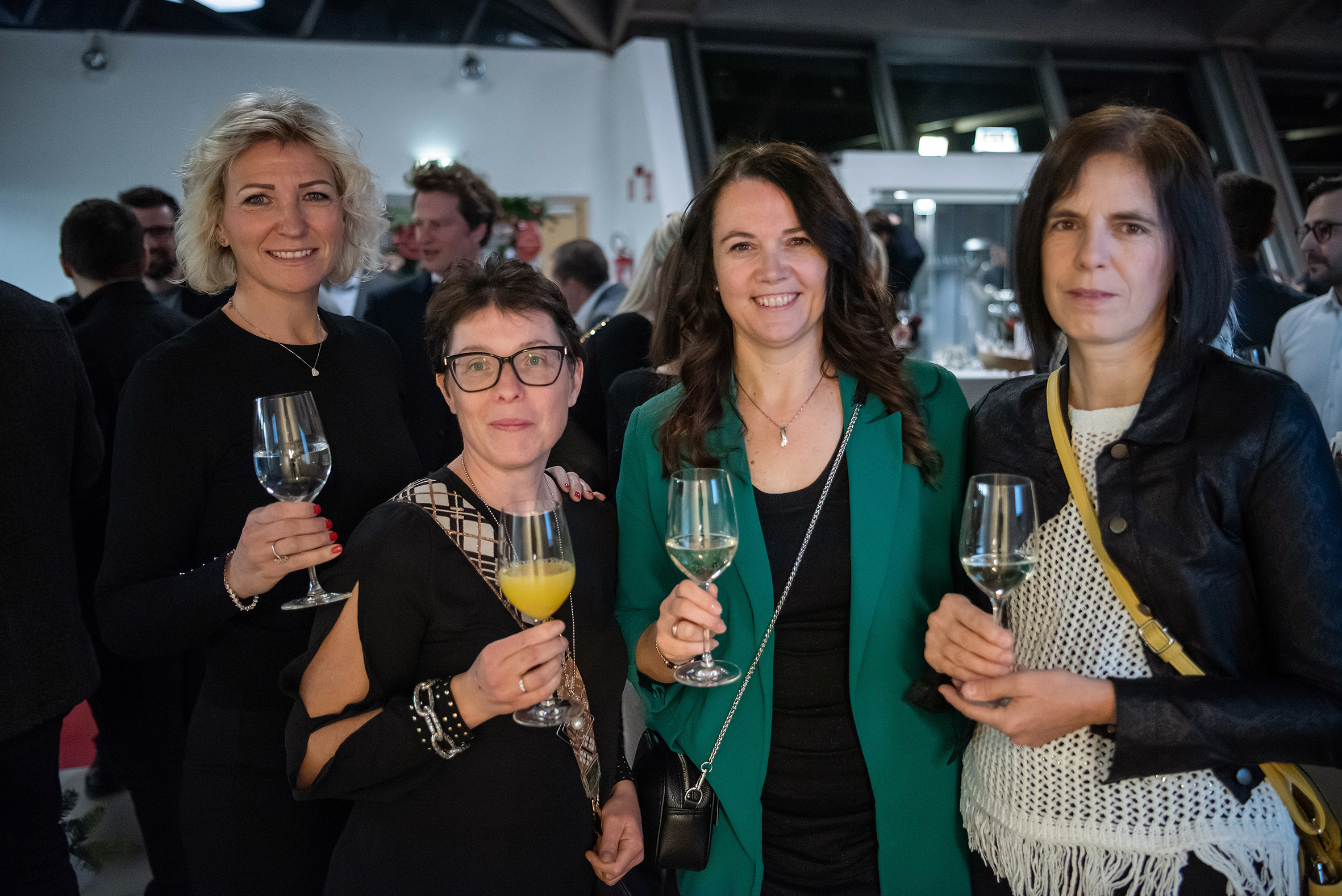 Alupressiani nella foto di gruppo alla festa di Natale 2024