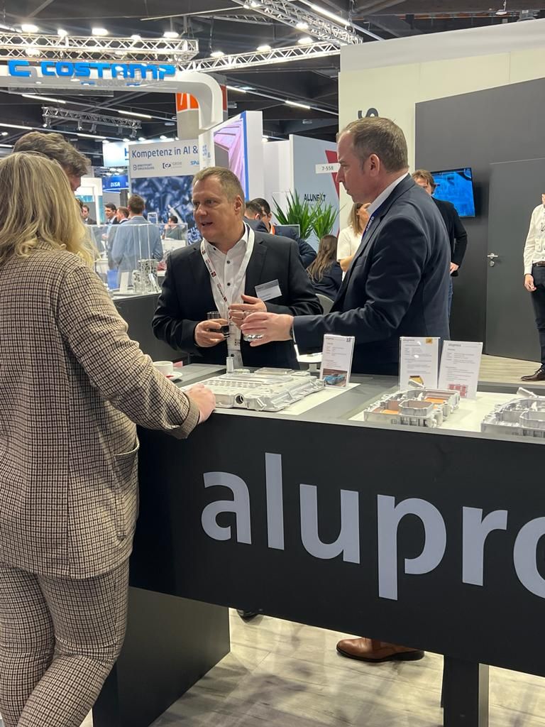 [Translate to English:] Thomas Däullary am Stand von Alupress bei der Euroguss 2024