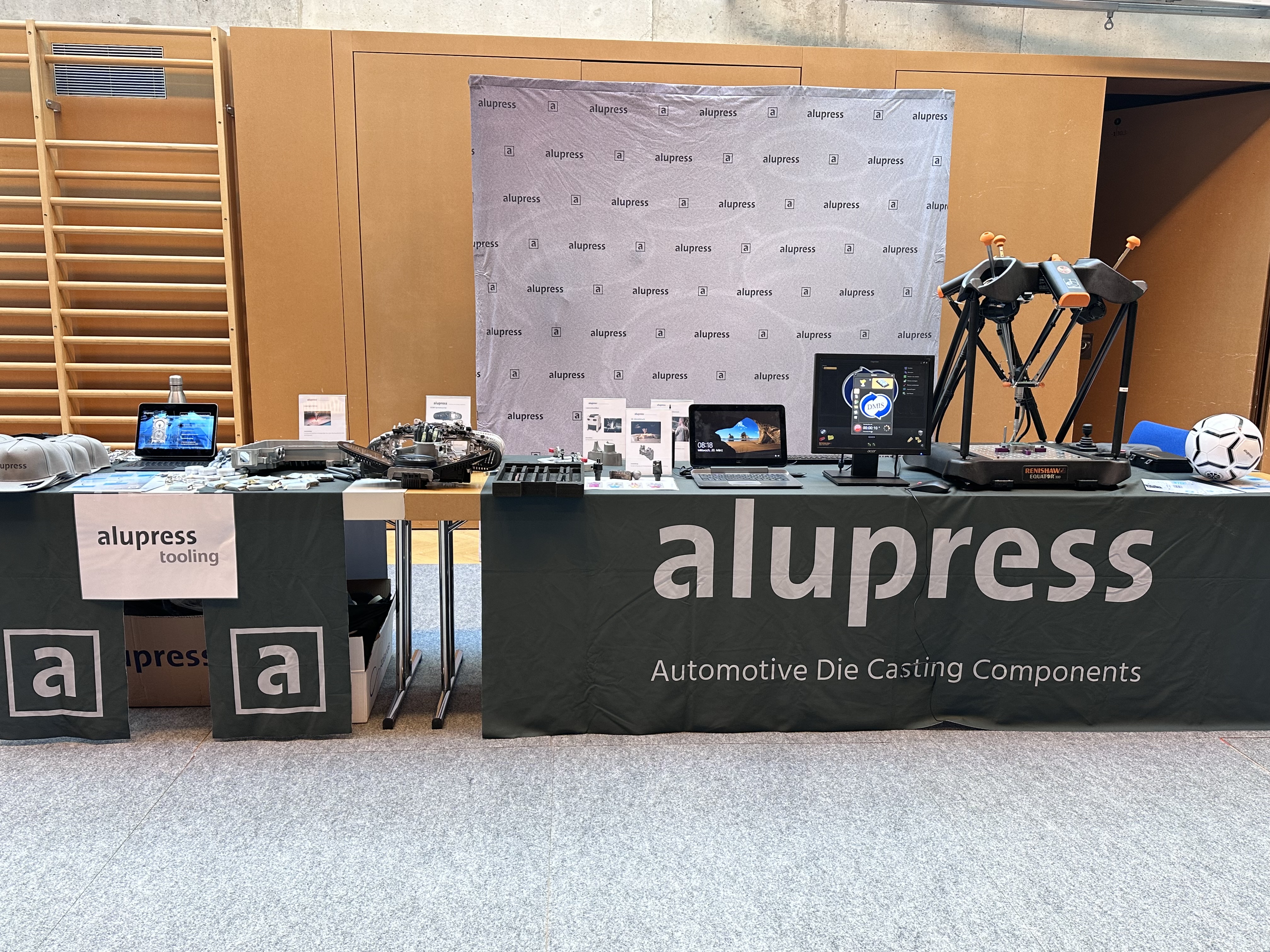 [Translate to Italiano:] Alupress Messestand im Berufsbildungszentrum Tschuggmall